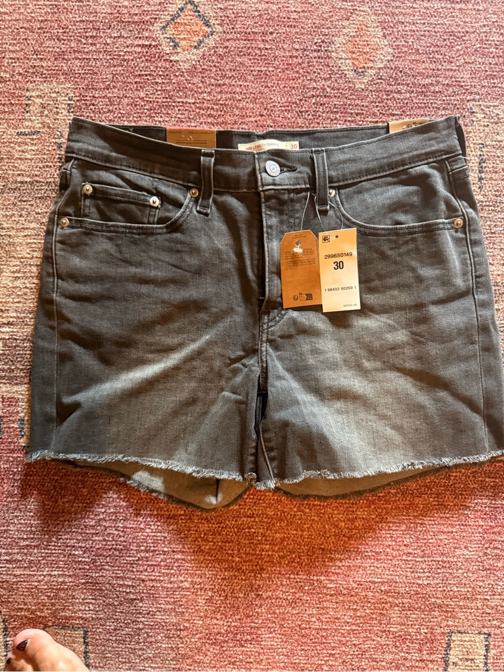 Levi's Black Cutoff Denim Shorts with Raw Hem. New with tags! ✨